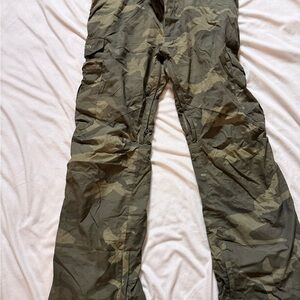 Burton Men's Green Camouflage Cargo Pants